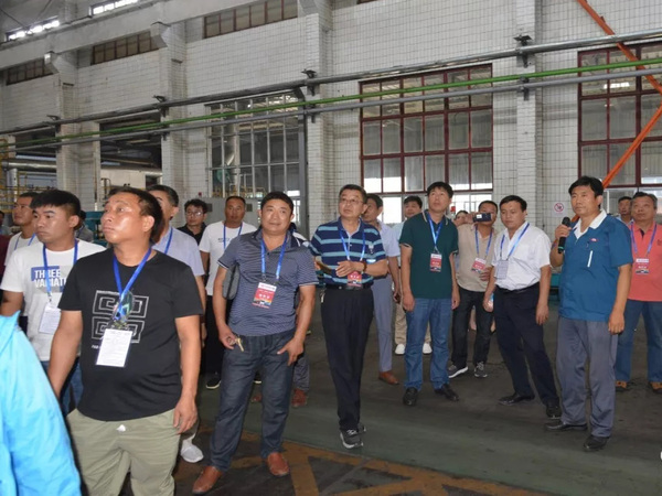 社会公众在JDB电子集团科普基地生产车间旅行学习